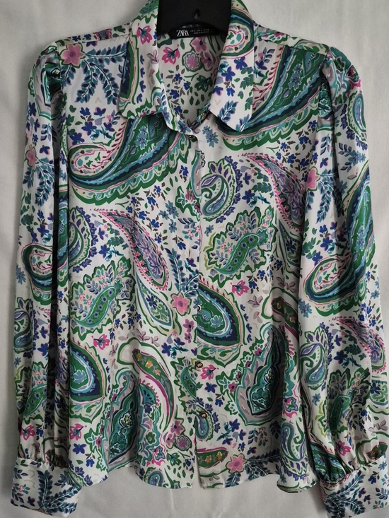 Zara Tops - Zara Green, White & Pink Paisley Button-Down Blouse